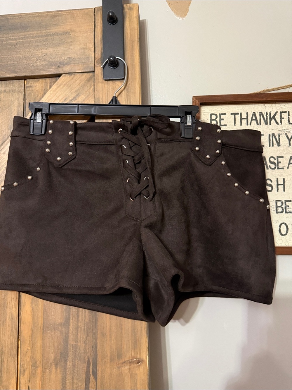 NWT Vigoss Women’s Lace-Up Dark Brown Studded Shorts in Size 29
